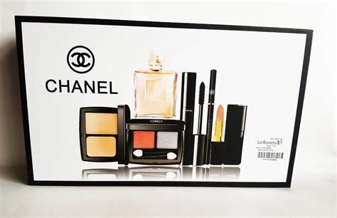 estuche de maquillaje chanel|maquillaje verano 2020 Chanel.